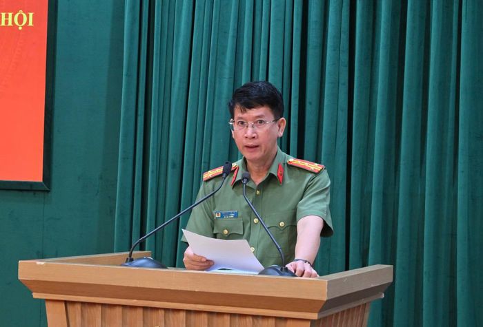 Đại tá Nguyễn Thế Hải, Phó Cục trưởng Cục Khoa học, chiến lược và lịch sử Công an phát biểu khai mạc và báo cáo đề dẫn hội thảo.