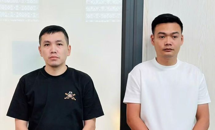 Đối tượng Võ Đại Trường Lâm (trái) và Lê Trọng Hải Anh tại cơ quan điều tra.