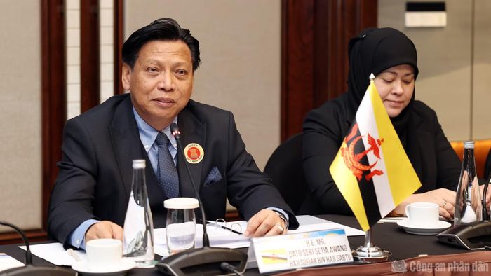 Ngài Dato Seri Setia Awang Haji Sufian bin Haji Sabtu khẳng định coi trọng việc tăng cường hợp tác với Bộ Công an Việt Nam trong phòng, chống tội phạm xuyên quốc gia.