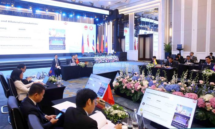 Quang cảnh Phiên họp toàn thể.