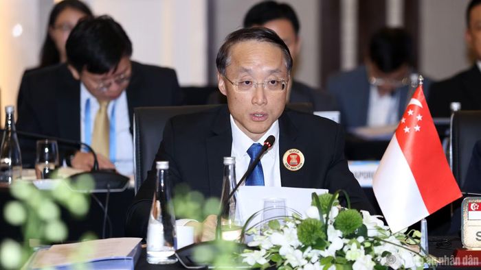 Các đại biểu thảo luận tại hội nghị.