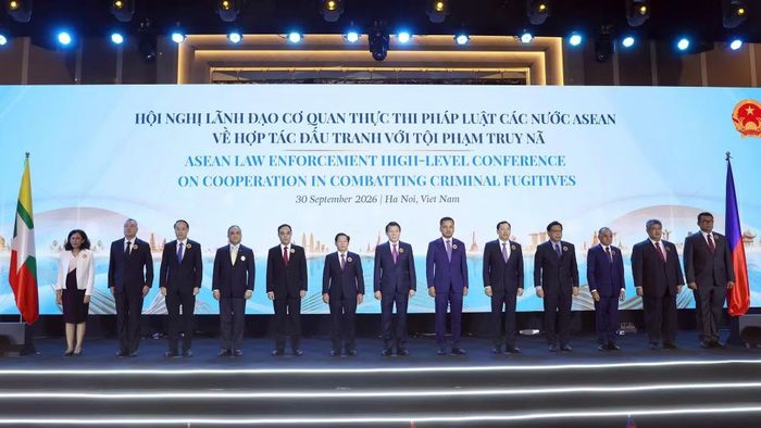 Bộ trưởng Lương Tam Quang với đại diện trưởng đoàn các nước tham dự hội nghị.