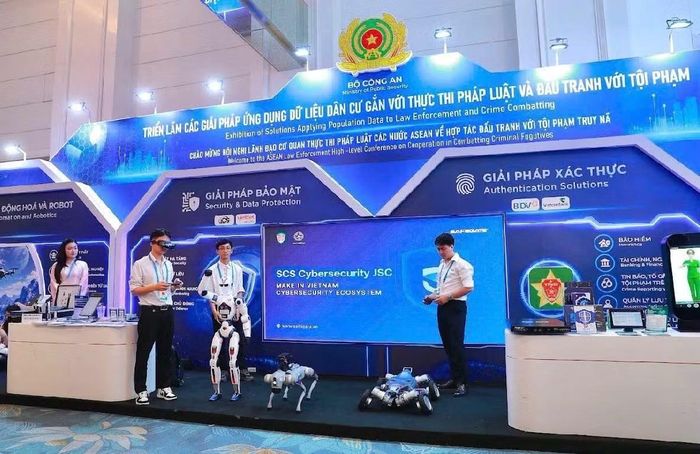 Các sản phẩm là robot hình người trình diễn, tiếp đón; robot tuần tra, an ninh giám sát.