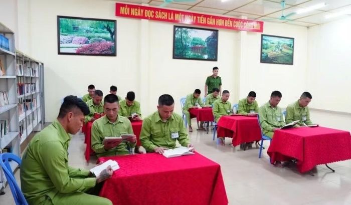 Cùng với hoạt động sản xuất, nhiều học viên Cơ sở cai nghiện ma tuý còn được học tập, bổ túc văn hoá.