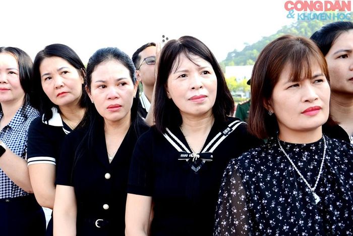 Tiếc thương các liệt sĩ đã hy sinh vì đất nước, quê hương. Ảnh; Quốc hồng