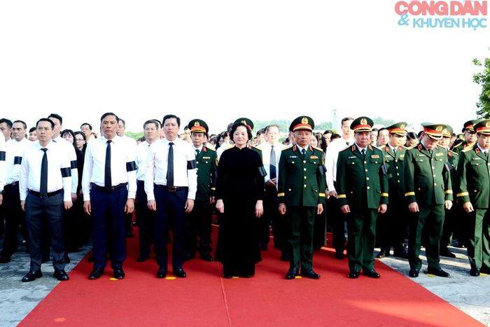 Phó Thủ tướng Chính phủ Phạm Thị Thanh Trà dự Lễ an táng, tri ân 71 liệt sĩ hy sinh vì Tổ quốc, ở Lào Cai. Ảnh: Quốc Hồng