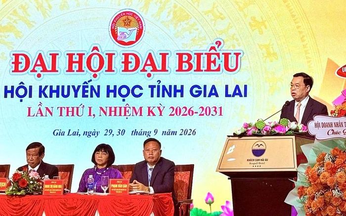 Phó Chủ tịch kiêm Tổng thư ký Hội Khuyến học Việt Nam Lê Mạnh Hùng phát biểu tại đại hội.