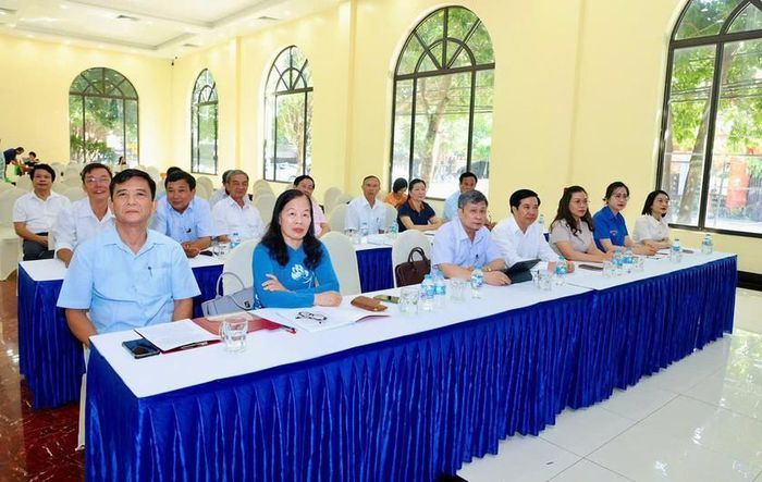 Các đại biểu dự hội nghị.