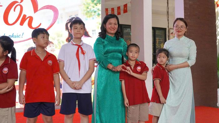 Mỗi ngày đến Trường Tiểu học Vạn Xuân là một ngày vui của em học sinh.