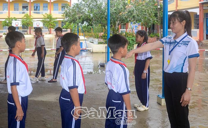 Giờ dạy Giáo dục thể chất của cô giáo Nguyễn Thị Tuyết Don.