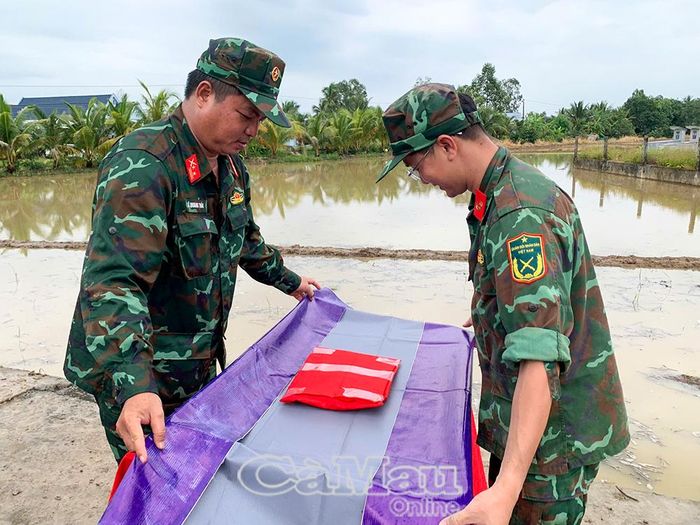 Hài cốt sau khi được quy tập được lấy mẫu ADN để xác định danh tính và đưa về đơn vị thực hiện các nghi lễ theo quy định.