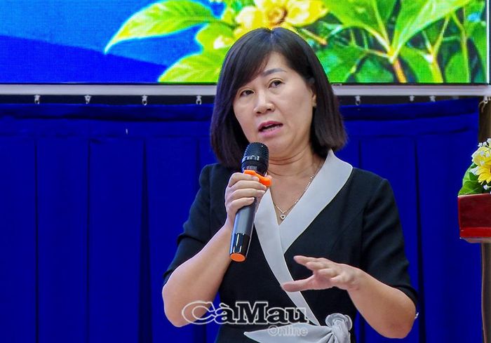 Phó Giám đốc Sở GD&ĐT tỉnh Cà Mau Nguyễn Hồng Nhung yêu cầu các trường được chọn thí điểm cần chủ động đổi mới tư duy quản lý, phương pháp giáo dục; đẩy mạnh chuyển đổi số và xây dựng môi trường giáo dục mở, an toàn, giàu tính trải nghiệm.