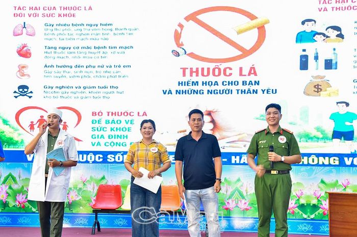 Các đội thể hiện tiểu phẩm tuyên truyền về phòng, chống tác hại của thuốc lá tại phần thi “Năng khiếu”.