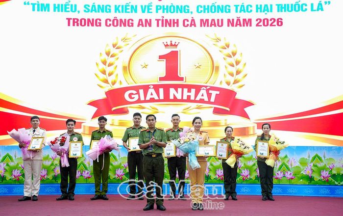 Ban tổ chức Hội thi trao giải Nhất cho đội thi xuất sắc.