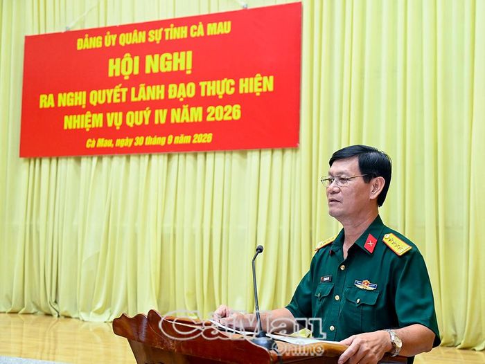 Đại tá Lê Quang Luật, Uỷ viên Ban Thường vụ, Phó Chính uỷ Bộ CHQS tỉnh, thông qua dự thảo Nghị quyết lãnh đạo thực hiện nhiệm vụ quý IV năm 2026 của Đảng uỷ Quân sự tỉnh.