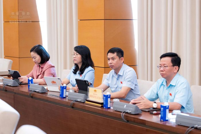 Các đại biểu tham dự Phiên họp. Ảnh: VPQH