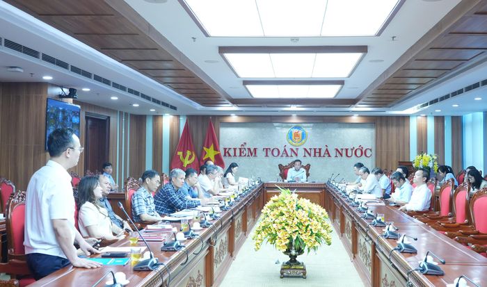Quang cảnh cuộc họp.