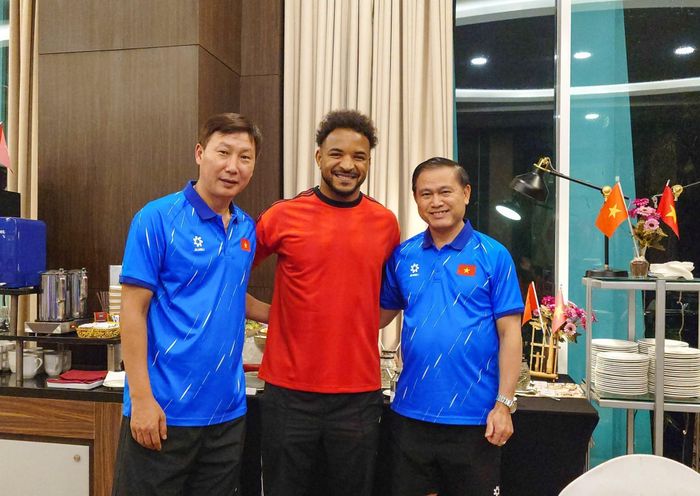 HLV Kim Sang Sik đầy tiếc nuối khi Xuân Son không thể góp mặt trong trận đấu với Thái Lan.