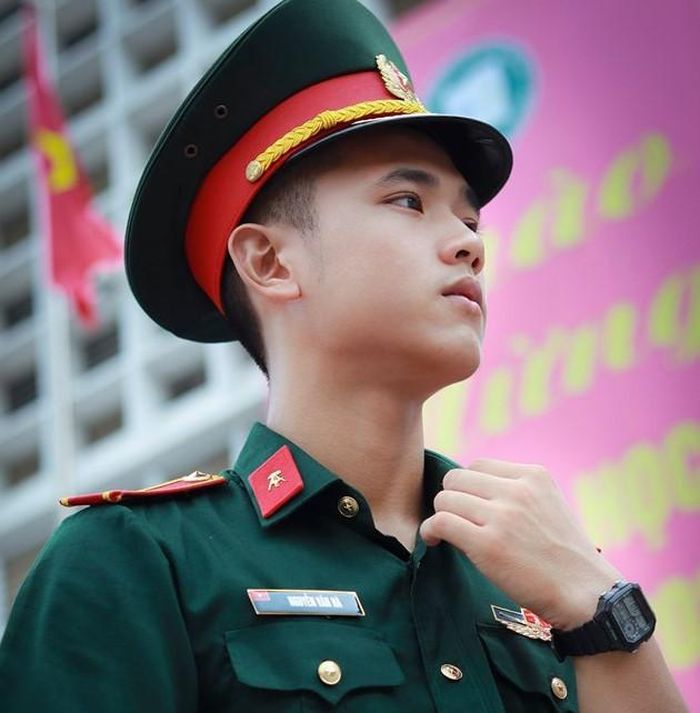Nguyễn Văn Hà (sinh năm 1999, Phú Thọ) là học viên năm 3 ngành Xây dựng dân dụng, Học viện Kỹ thuật Quân sự, Hà Nội.