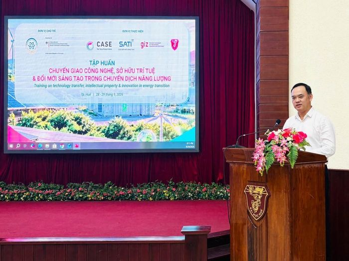 Các đại biểu trình bày các nội dung tại khoá tập huấn