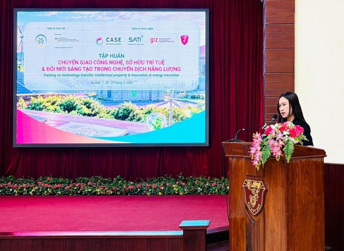 Các đại biểu trình bày các nội dung tại khoá tập huấn