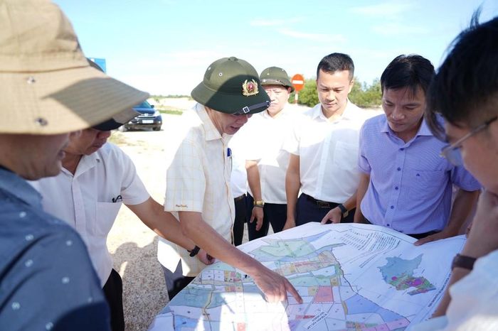 Phó Chủ tịch UBND thành phố Hà Văn Tuấn và đoàn công tác kiểm tra thực tế tình hình hoạt động tại CCN Điền Lộc