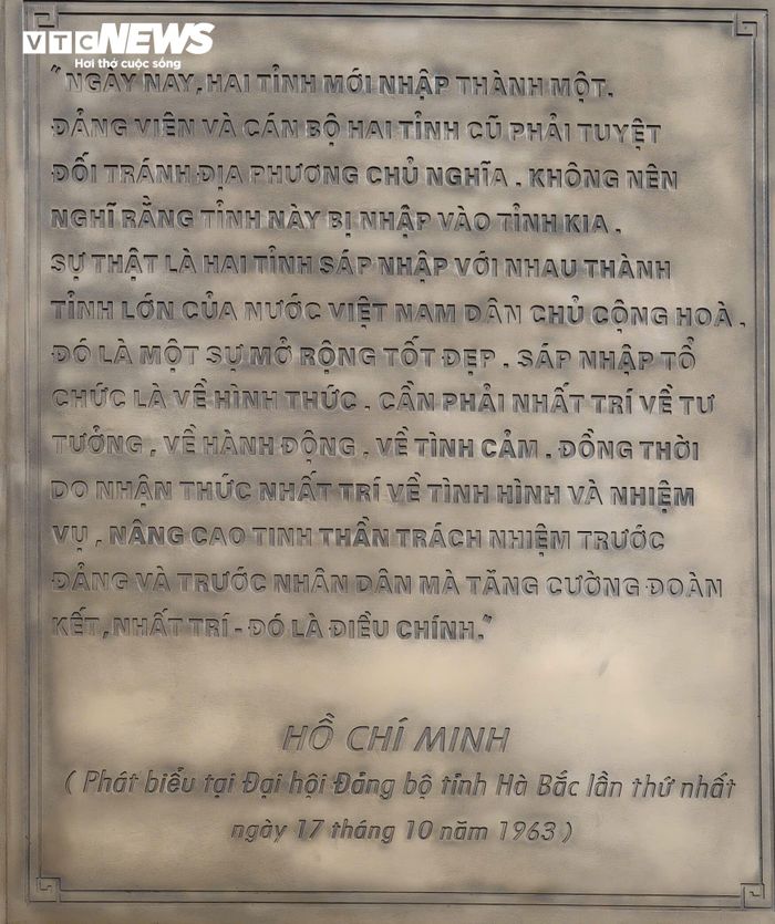 Lời căn dặn của Chủ tịch Hồ Chí Minh tại Đại hội Đảng bộ tỉnh Hà Bắc lần thứ nhất, ngày 17/10/1963, được khắc trên bia tại Đền thờ Bác Hồ.
