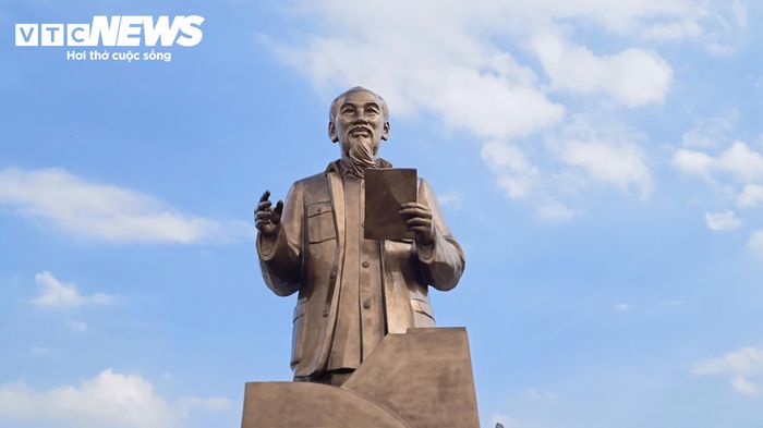 “Đền thờ Bác Hồ và tượng Chủ tịch Hồ Chí Minh sẽ trở thành ‘địa chỉ đỏ’ để giáo dục truyền thống yêu nước, cách mạng; khơi dậy niềm tự hào, tạo động lực để người dân Bắc Ninh học tập, lao động, xây dựng quê hương ngày càng phát triển”, ông Sơn nói.