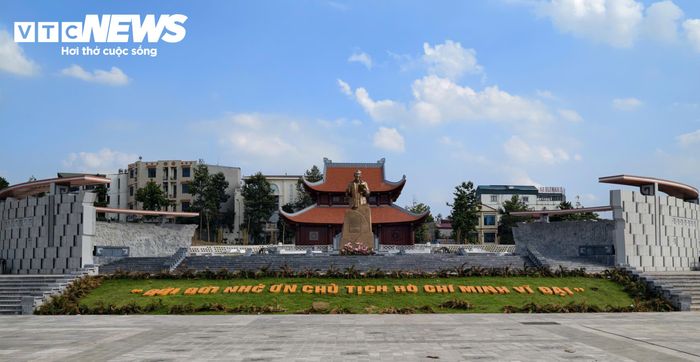 Khu vực trung tâm của dự án gồm Đền thờ Bác Hồ, tượng đài Chủ tịch Hồ Chí Minh, bức phù điêu và sân kết đoàn. Các hạng mục được bố trí liên hoàn, tạo nên một tổng thể kiến trúc trang nghiêm nhưng gần gũi.