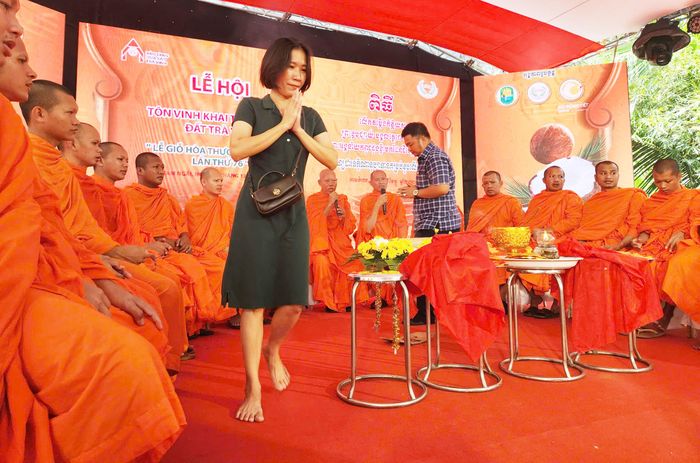 Du khách đến với Lễ giỗ khai tổ dừa sáp Trà Vinh năm 2025. (Ảnh: Duy Khang)