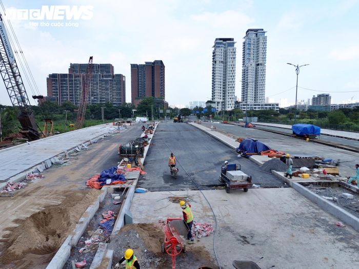 Dự án gồm 4 tuyến đường chính: Trần Bạch Đằng (R1), Tố Hữu (R2), Nguyễn Thiện Thành (R3) và Bùi Thiện Ngộ (R4), với tổng chiều dài khoảng 12 km, tổng mức đầu tư 8.256 tỷ đồng.
