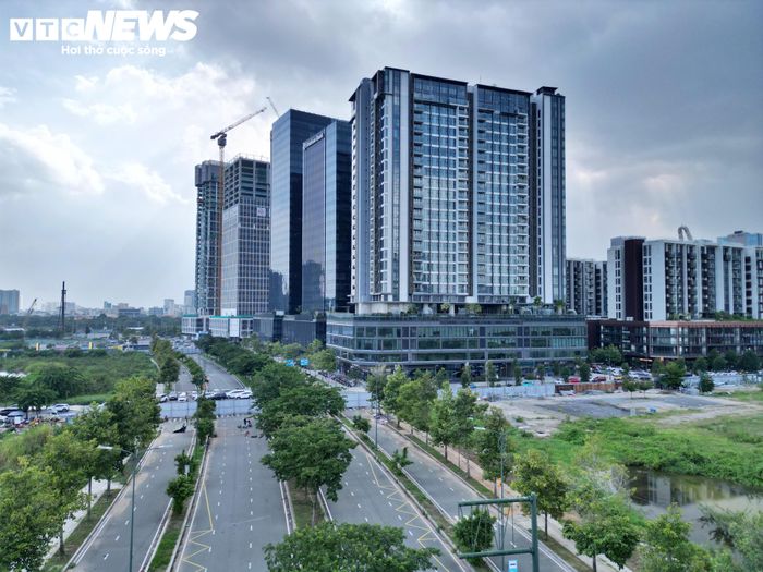 Theo Sở Xây dựng TP.HCM, 4 tuyến đường chính cùng các dự án trọng điểm khác tại Khu đô thị mới Thủ Thiêm sẽ được tập trung hoàn thiện trong năm 2026, góp phần hoàn chỉnh hạ tầng giao thông và tạo điều kiện thúc đẩy phát triển khu đô thị mới ở phía Đông TP.HCM.