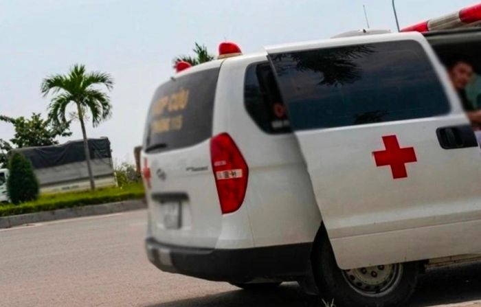 Xe cứu thương mà nhóm người dùng để vận chuyển bệnh nhân, thu số tiền 9,5 triệu đồng. (Ảnh: CTV)