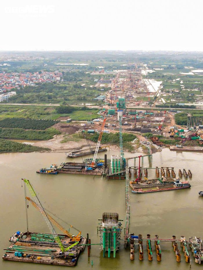 Với mặt cắt ngang điển hình rộng 120m, tuyến còn được tính toán quỹ đất cho các tuyến đường sắt trong tương lai.