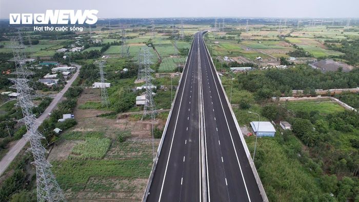 Việc đưa cầu Phước Khánh vào khai thác sẽ giúp hoàn thiện tuyến cao tốc Bến Lức - Long Thành, tạo thêm lựa chọn kết nối giữa khu vực miền Tây với Đồng Nai và các địa phương thuộc Đông Nam Bộ.
