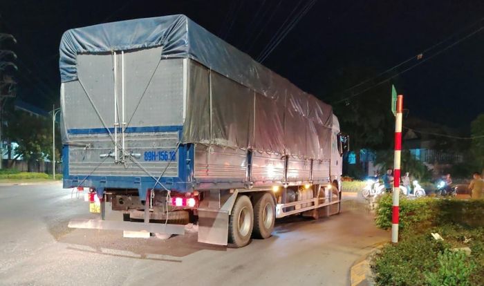 Hiện trường vụ TNGT khiến hai mẹ con nạn nhân tử vong thương tâm.