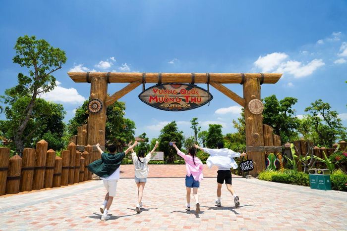 Hệ tiện ích biểu tượng đã vận hành tại Vinhomes Royal Island góp phần hình thành một trung tâm sống, vui chơi, giải trí và nghỉ dưỡng mới trên đảo Vũ Yên.