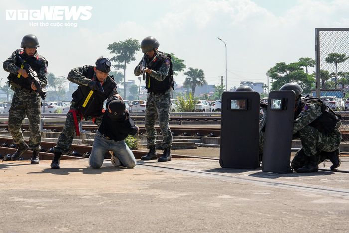 Với đặc thù là loại hình vận tải hành khách công cộng, Hà Nội Metro xác định bảo đảm an ninh, an toàn là yêu cầu xuyên suốt trong quá trình vận hành, góp phần duy trì hoạt động ổn định của hệ thống đường sắt đô thị Hà Nội.