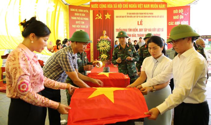 Ngay sau khi phát hiện, các hài cốt được thực hiện các thủ tục theo quy định, kiểm kê, lập hồ sơ và bảo quản tại khu vực nhà quàn. 