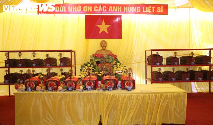 Khi phát hiện hài cốt, di vật, lực lượng chức năng sẽ xác định vị trí, kiểm kê, lập hồ sơ, bảo quản và bàn giao theo quy định. Việc mở rộng phạm vi tìm kiếm phải có căn cứ và được cấp có thẩm quyền thống nhất. Kế hoạch tìm kiếm có sự tham gia của đại diện thân nhân 8 liệt sĩ và các nhân chứng cung cấp thông tin về nơi hy sinh, chôn cất. Sau khi hoàn thành công tác tìm kiếm, quy tập, địa phương sẽ tổ chức lễ cầu siêu, truy điệu và an táng hài cốt liệt sĩ.
