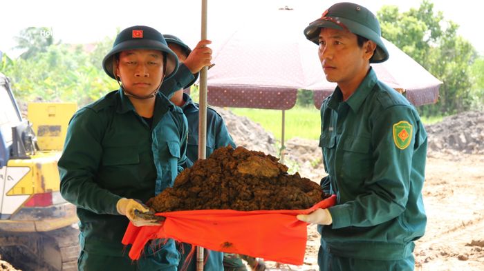Đến hết buổi sáng, lực lượng chức năng đã tìm kiếm thêm được 6 hài cốt liệt sĩ và đồng bào bị giặc Pháp sát hại chôn lấp tại khu vực Mả Chìa. Như vậy, sau gần 4 ngày tổ chức khai quật, lực lượng chức năng đã tìm thấy 28 hài cốt.