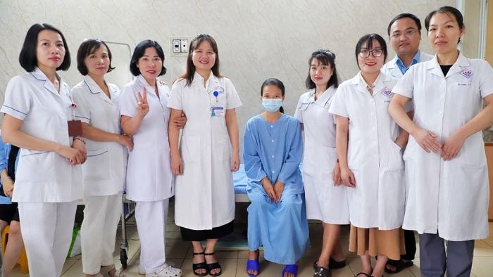 Sau 14 ngày điều trị, người bệnh tỉnh táo, các chỉ số ổn định và được xuất viện.