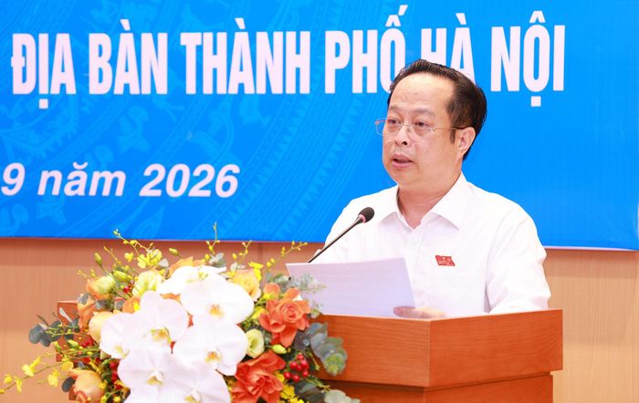 Phó Chủ tịch Thường trực HĐND thành phố Hà Nội Trần Thế Cương phát biểu khai mạc phiên giải trình. Ảnh: Văn Tuyến