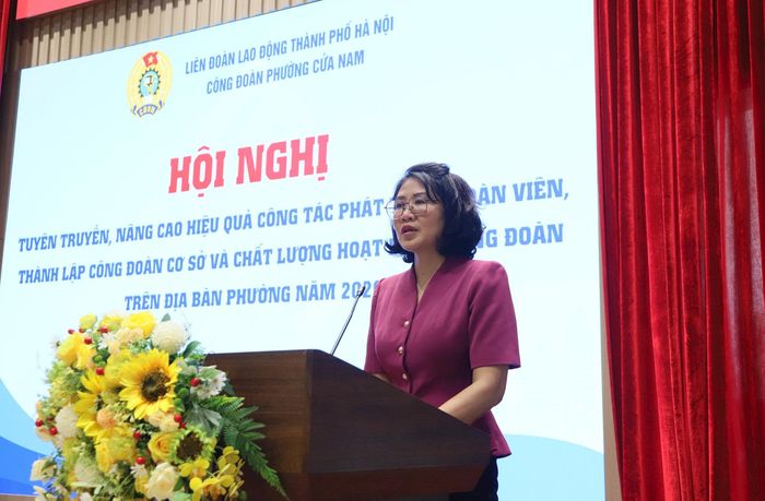 Phó Bí thư Thường trực Đảng ủy phường Cửa Nam Phạm Thị Thu Thủy phát biểu tại hội nghị. Ảnh: PV