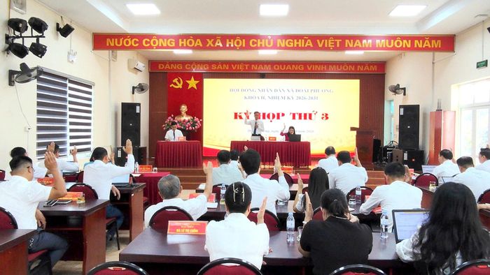 Toàn cảnh kỳ họp thứ 3, HĐND xã Đoài Phương. Ảnh: Thùy Nam