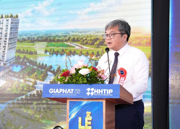 Phó Chủ tịch UBND thành phố Hà Nội Trương Việt Dũng, Trưởng ban Quản lý các Khu công nghệ cao và Khu công nghiệp thành phố Hà Nội phát biểu tại lễ khởi công. Ảnh: Hồng Thái