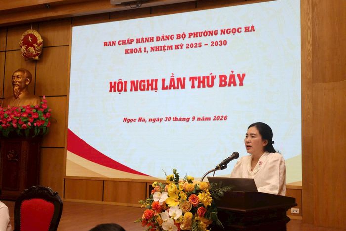 Bí thư Đảng ủy phường Ngọc Hà Đỗ Thị Lan Hương phát biểu tại hội nghị. Ảnh: PV