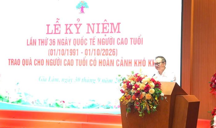Bí thư Đảng ủy xã Gia Lâm Lê Ngọc Anh phát biểu tại buổi lễ. Ảnh: Hoàng Anh