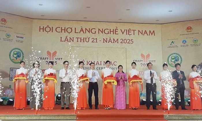 Hội chợ Làng nghề Việt Nam đã trải qua 21 lần được tổ chức. Ảnh: CTV.