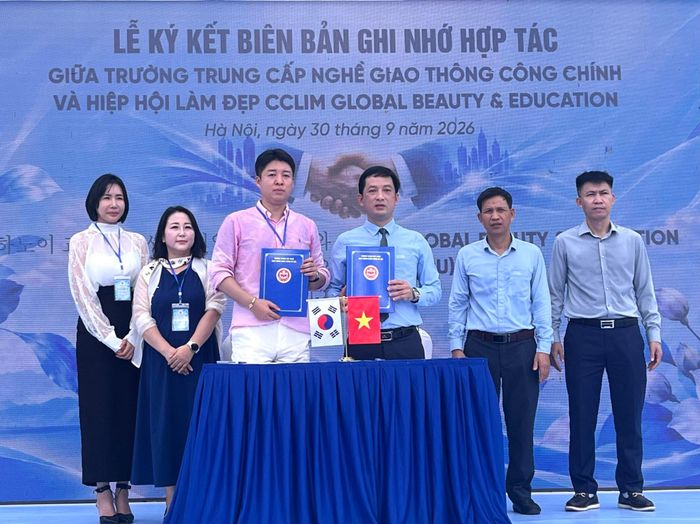 Ký kết biên bản hợp tác nâng cao chất lượng đào tạo nghề nghiệp. Ảnh: Lê Nguyễn